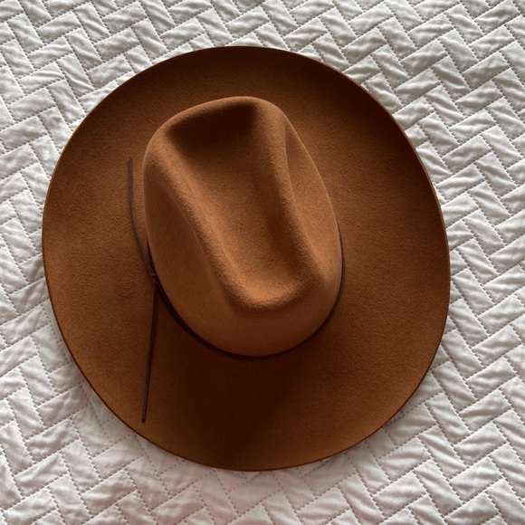 NWT lack of color hat, size S, brown/rusty gold finger - Picture 5 of 7
